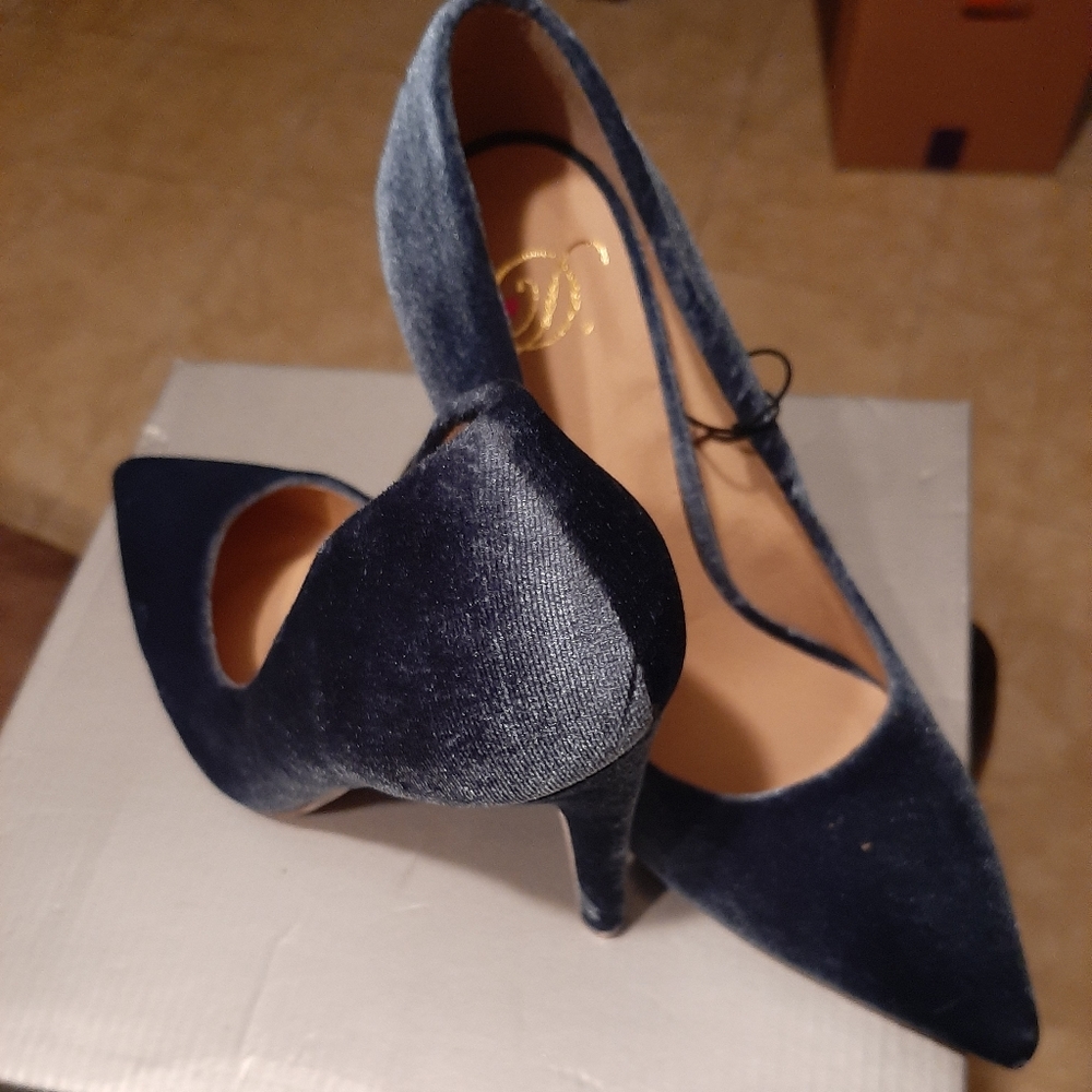Woman pumps heels